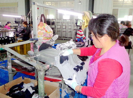 湖北郧阳两千余家微工厂助推乡村振兴，万余村民实现家门口就业